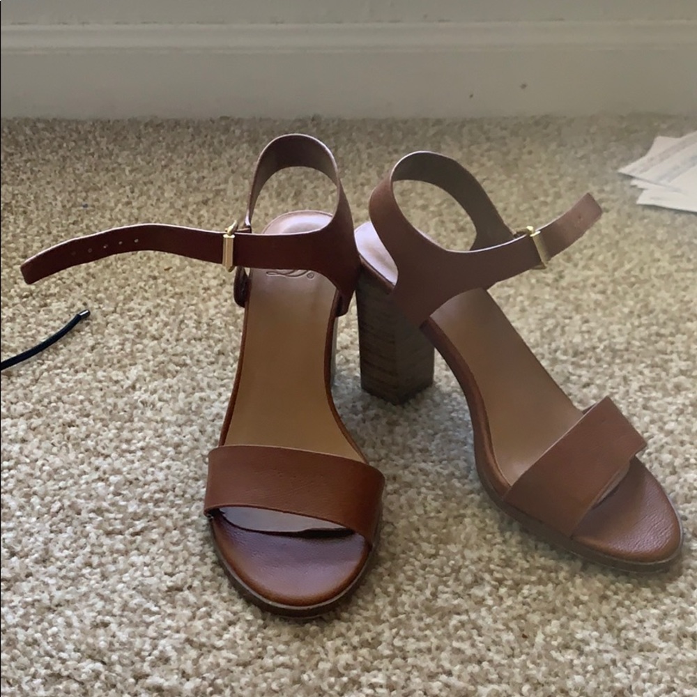 Brown/cognac color chunk heel